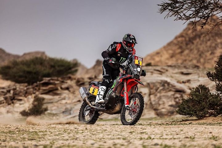 Joan Barreda se despide del Dakar en la novena etapa tras una fuerte caída Joan Barreda se despide del Dakar en la novena etapa tras una fuerte caída