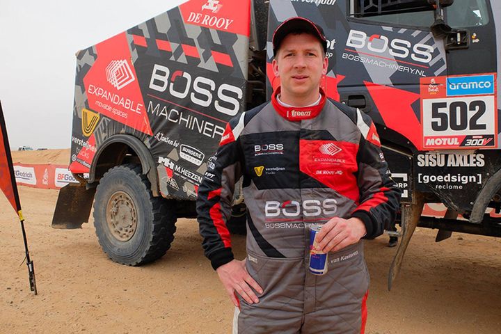 Yazeed Al-Rajhi manda en la séptima etapa del Dakar, exclusiva para coches y camiones Yazeed Al-Rajhi manda en la séptima etapa del Dakar, exclusiva para coches y camiones