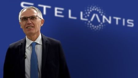 Carlos Tavares, CEO de Stellantis: «La crisis de los microchips terminará a finales de 2023» Carlos Tavares, CEO de Stellantis: «La crisis de los microchips terminará a finales de 2023»
