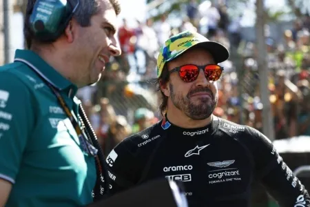 Fernando Alonso lanza una pulla a Esteban Ocon: «Si hay un Alpine detrás hay que tener el extra de cuidado» Fernando Alonso lanza una pulla a Esteban Ocon: «Si hay un Alpine detrás hay que tener el extra de cuidado»