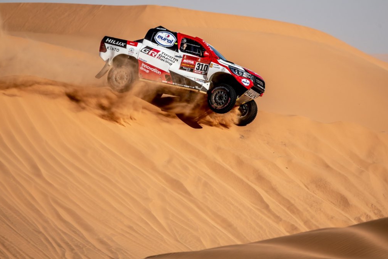 Fernando Alonso tiene claro su futuro tras la Fórmula 1: «Piensa que puede ganar el Dakar» Fernando Alonso tiene claro su futuro tras la Fórmula 1: «Piensa que puede ganar el Dakar»