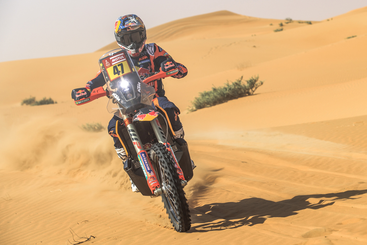 Kevin Benavides gana la última etapa y se lleva el Dakar 2023 en la categoría de motos Kevin Benavides gana la última etapa y se lleva el Dakar 2023 en la categoría de motos