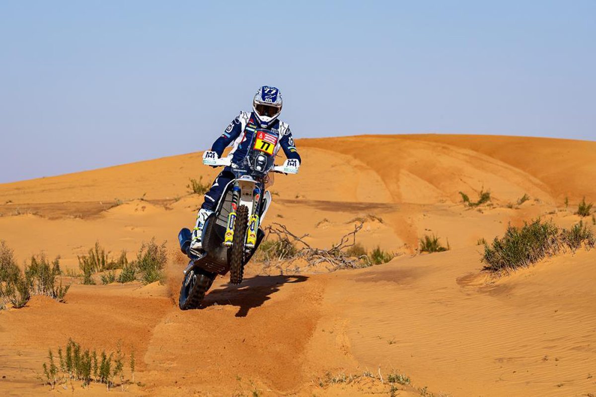 Luciano Benavides y Husqvarna se llevan la novena etapa del Dakar en motos Luciano Benavides y Husqvarna se llevan la novena etapa del Dakar en motos