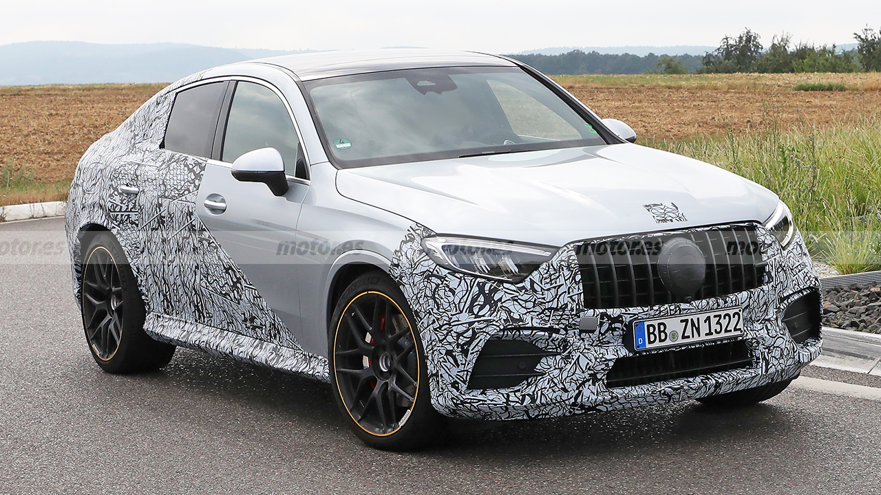 El nuevo Mercedes-AMG GLC Coupé más descafeinado pierde camuflaje en estas fotos espía El nuevo Mercedes-AMG GLC Coupé más descafeinado pierde camuflaje en estas fotos espía