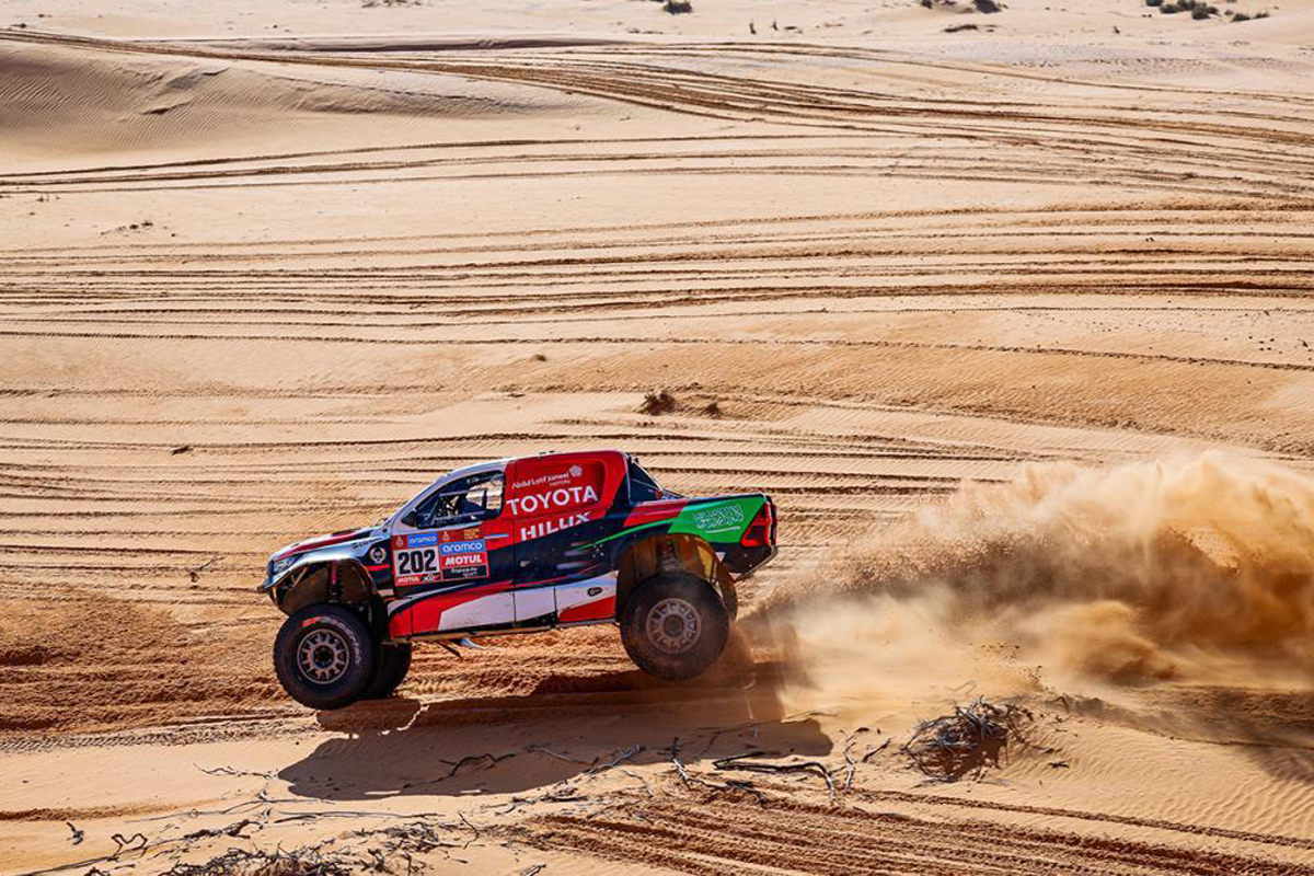 Yazeed Al-Rajhi manda en la séptima etapa del Dakar, exclusiva para coches y camiones Yazeed Al-Rajhi manda en la séptima etapa del Dakar, exclusiva para coches y camiones